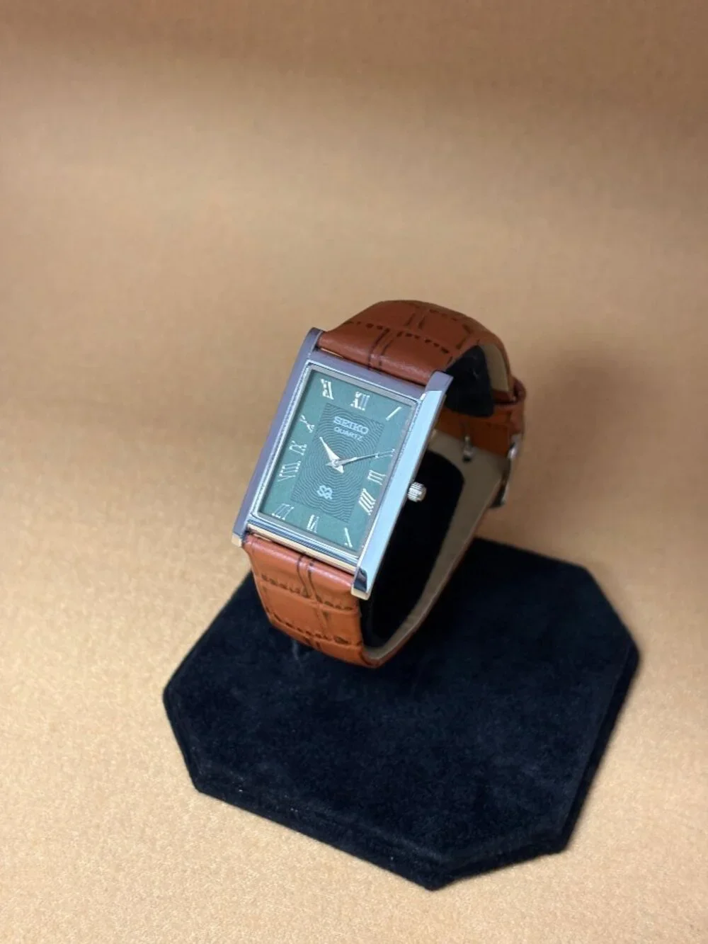 OLIVE GREEN SILVER VINTAGE Seiko slim Quartz men's wristwatch